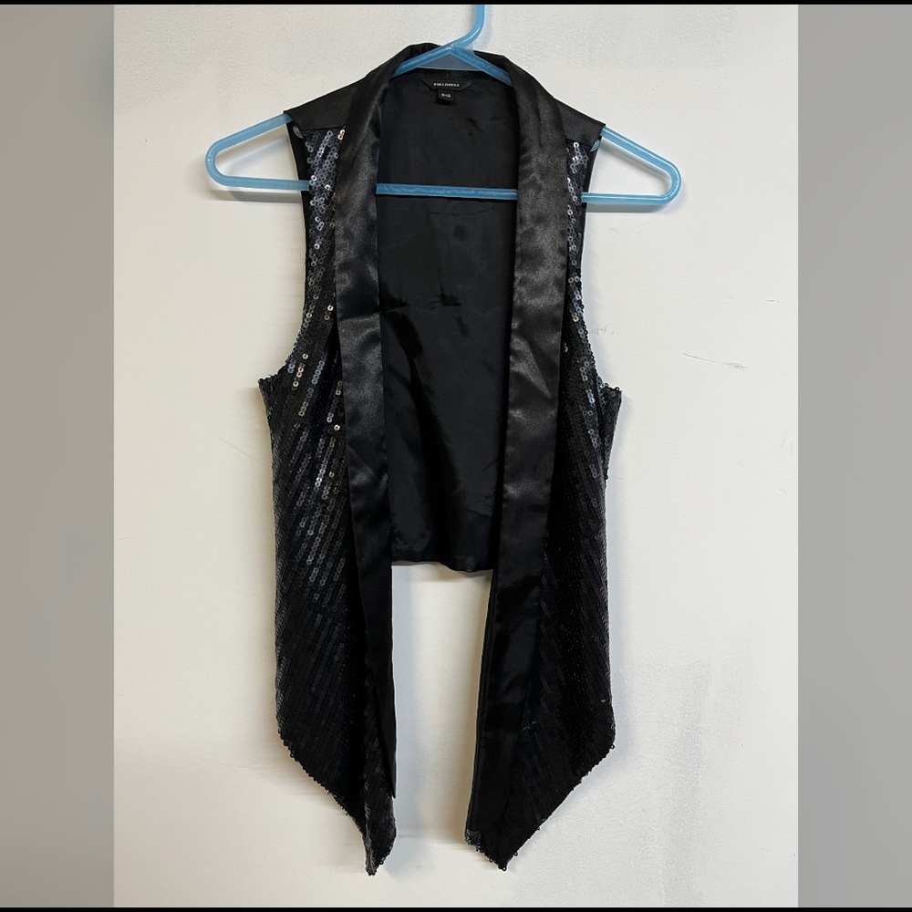 Sleeveless sequin black vest